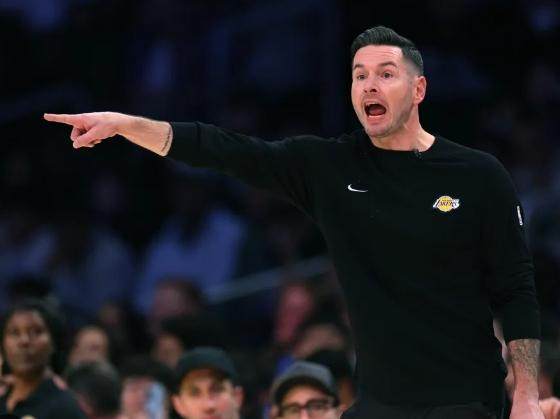 开云官网-湖人防守极限反弹 雷迪克暴怒控场展现驾驭力