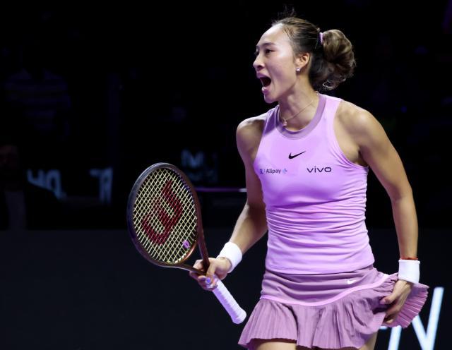 1731126095207060394.jpg (体育)(12)网球——WTA年终总决赛:郑钦文晋级决赛XxjpseC007014_20241109_PEPFN0A001.jpg